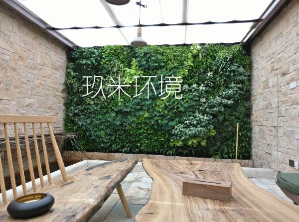 龙湖滟澜山植物墙